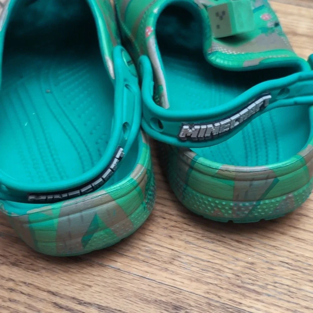 Crocs Minecraft Classic Clogs Unisex Kids J5 Green Bronze Slip On Jibbitz Print